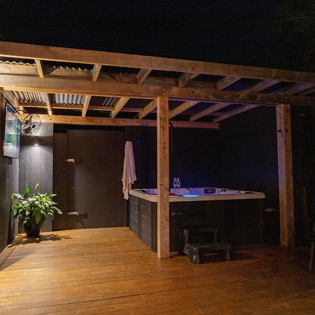 The Black Barn Auckland Exterior photo